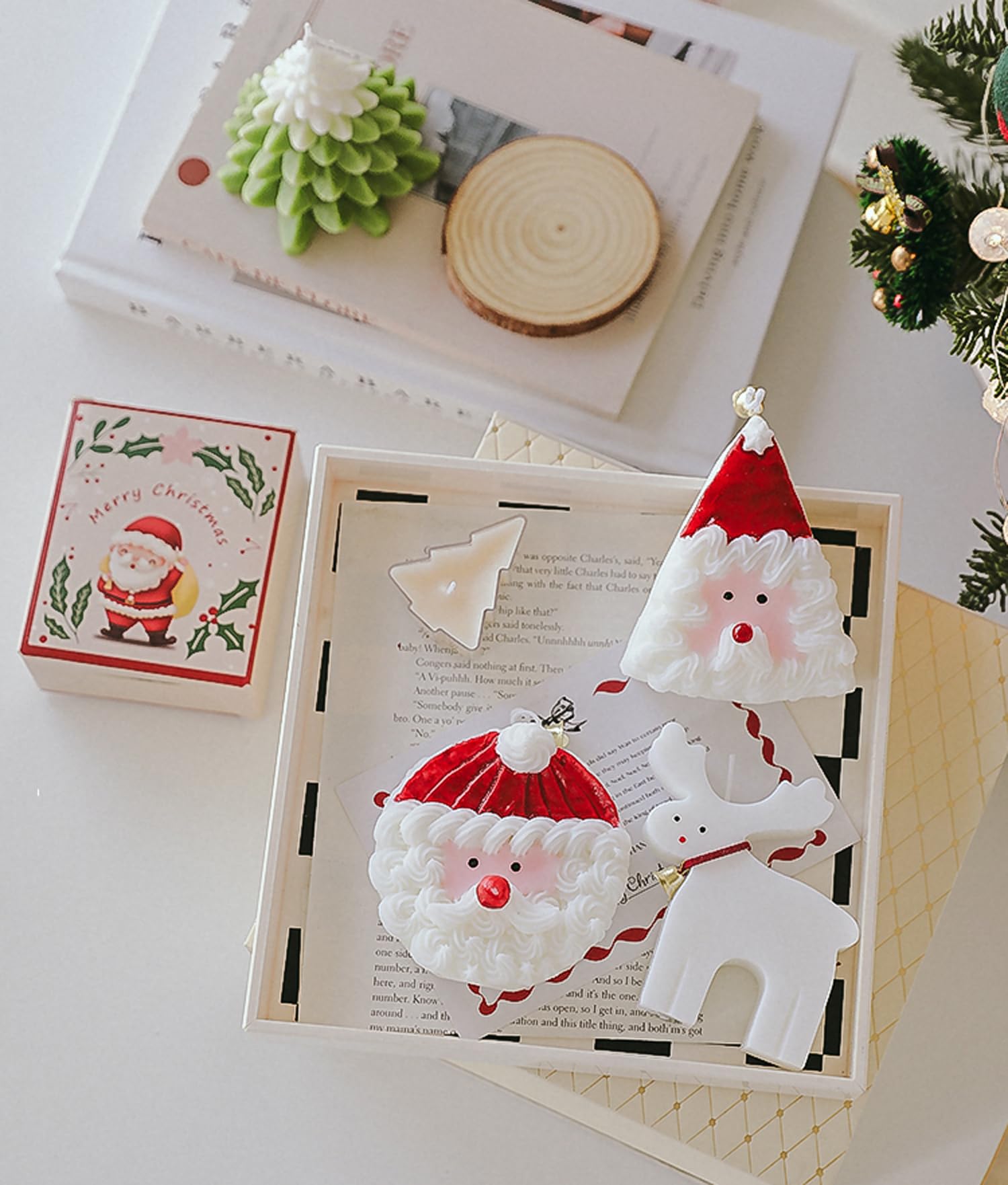 Christmas Cake Scented Candle,110G Handmade Aroma Soy Wax Santa Claus Decorative Candle - AB Mystery