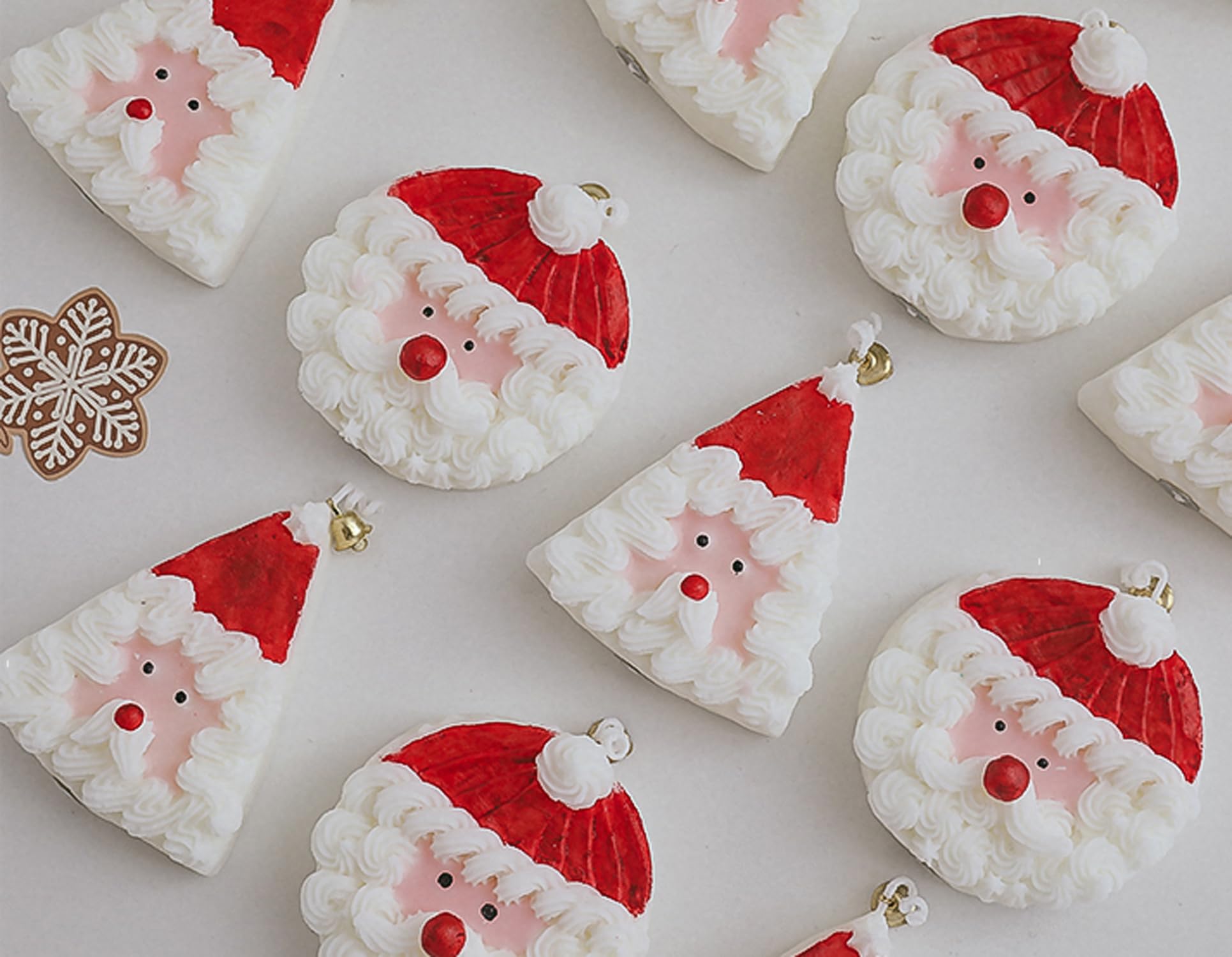 Christmas Cake Scented Candle,110G Handmade Aroma Soy Wax Santa Claus Decorative Candle - AB Mystery